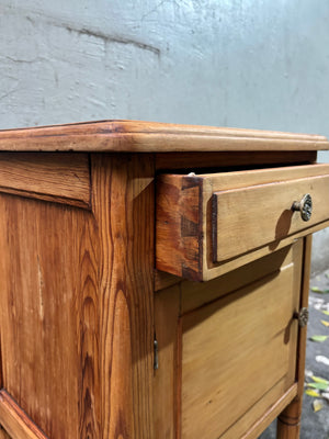 Buró de madera