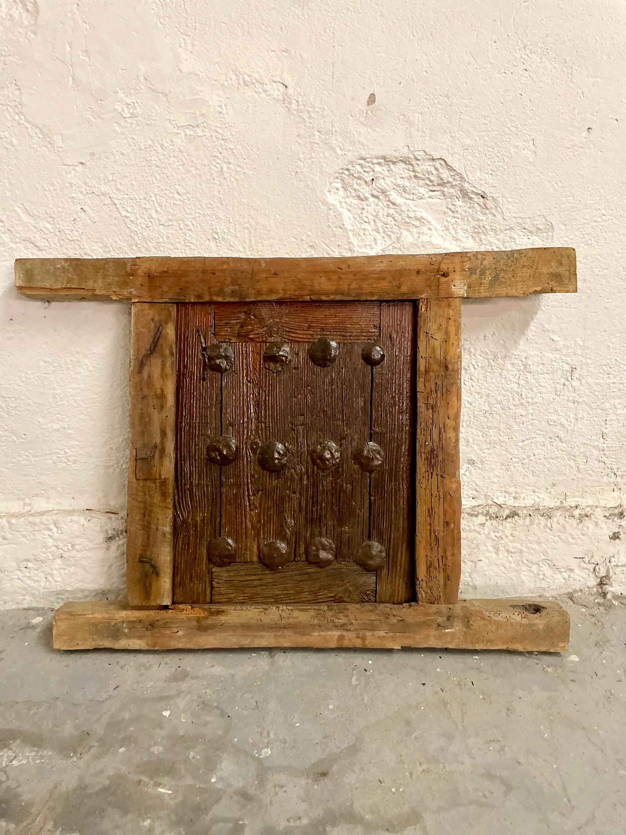 Ventana con clavos (v6)