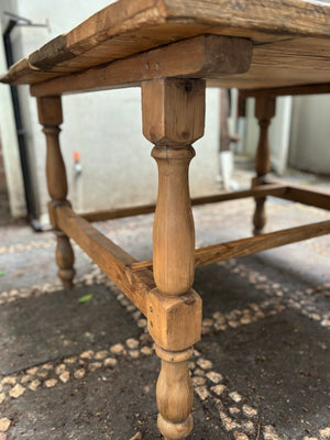 Mesa cuadrada patas torneadas