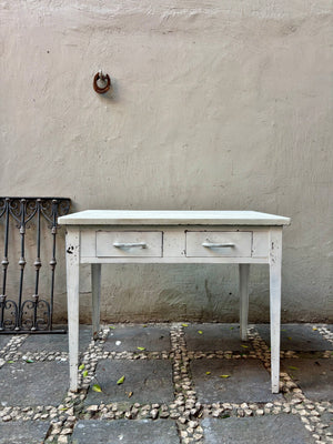 Mesa de lámina y terrazo