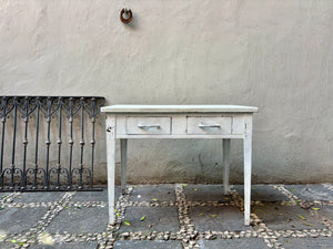 Mesa de lámina y terrazo