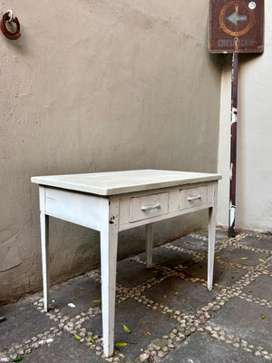 Mesa de lámina y terrazo