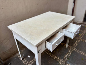 Mesa de lámina y terrazo