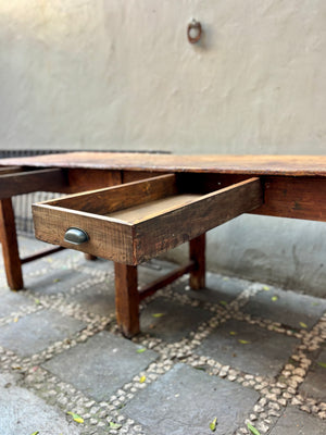 Mesa larga doble cajón