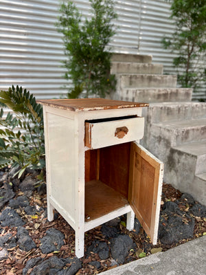 Mesa auxiliar con cajón