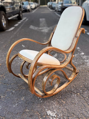 Mecedora estilo Thonet