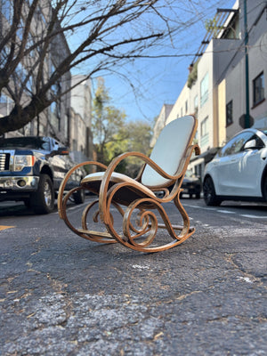 Mecedora estilo Thonet