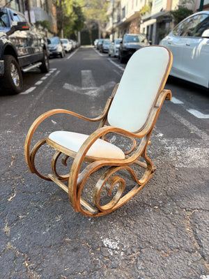 Mecedora estilo Thonet