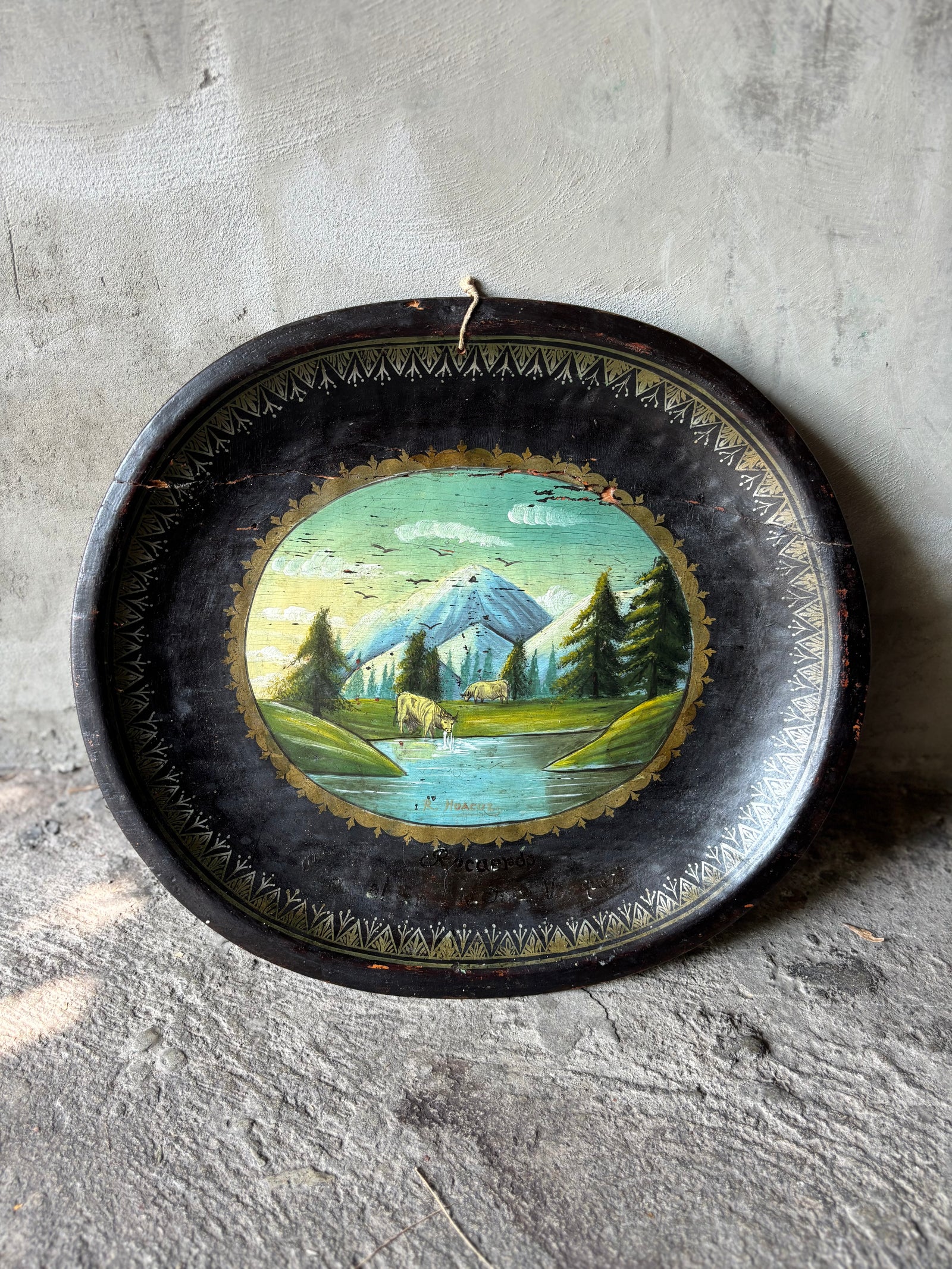 Charola con paisaje de rio