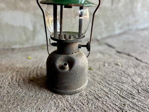 Lámpara quinque con remate porcelanizado