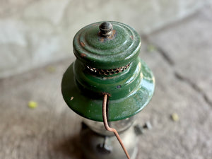 Lámpara quinque con remate porcelanizado