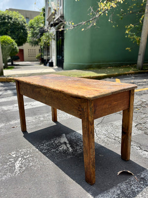 Mesa escolar antigua