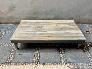 Mesa baja de madera recuperada