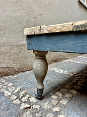 Mesa baja de madera recuperada