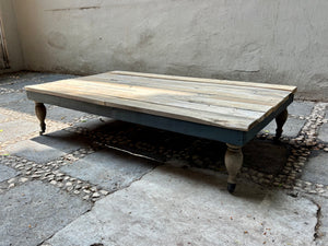 Mesa baja de madera recuperada