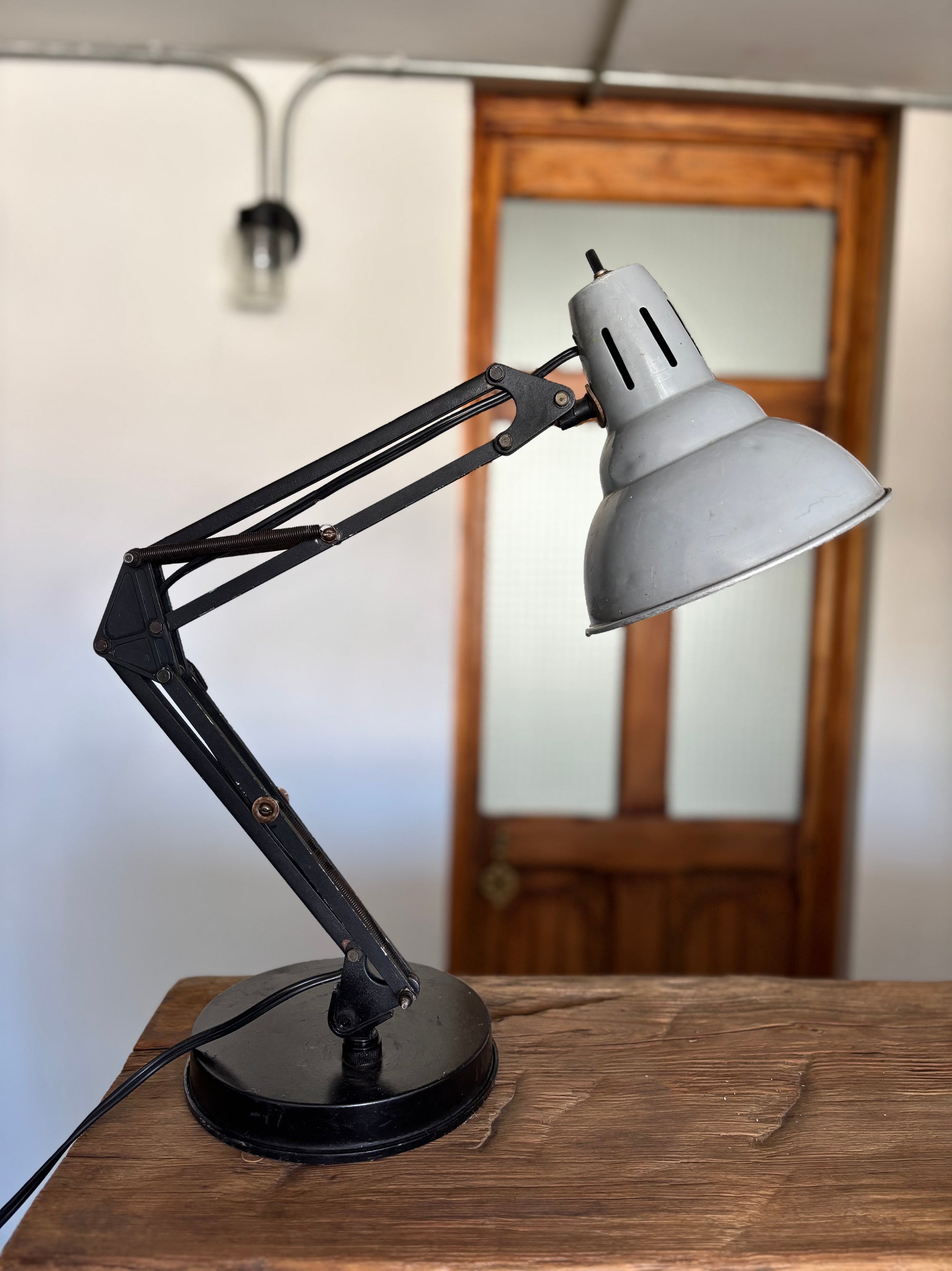 Lámpara de escritorio industrial