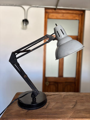 Lámpara de escritorio industrial