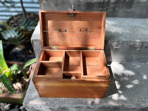 Caja de cedro con llave