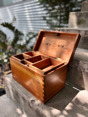 Caja de cedro con llave