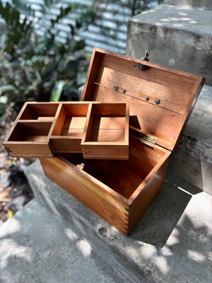 Caja de cedro con llave