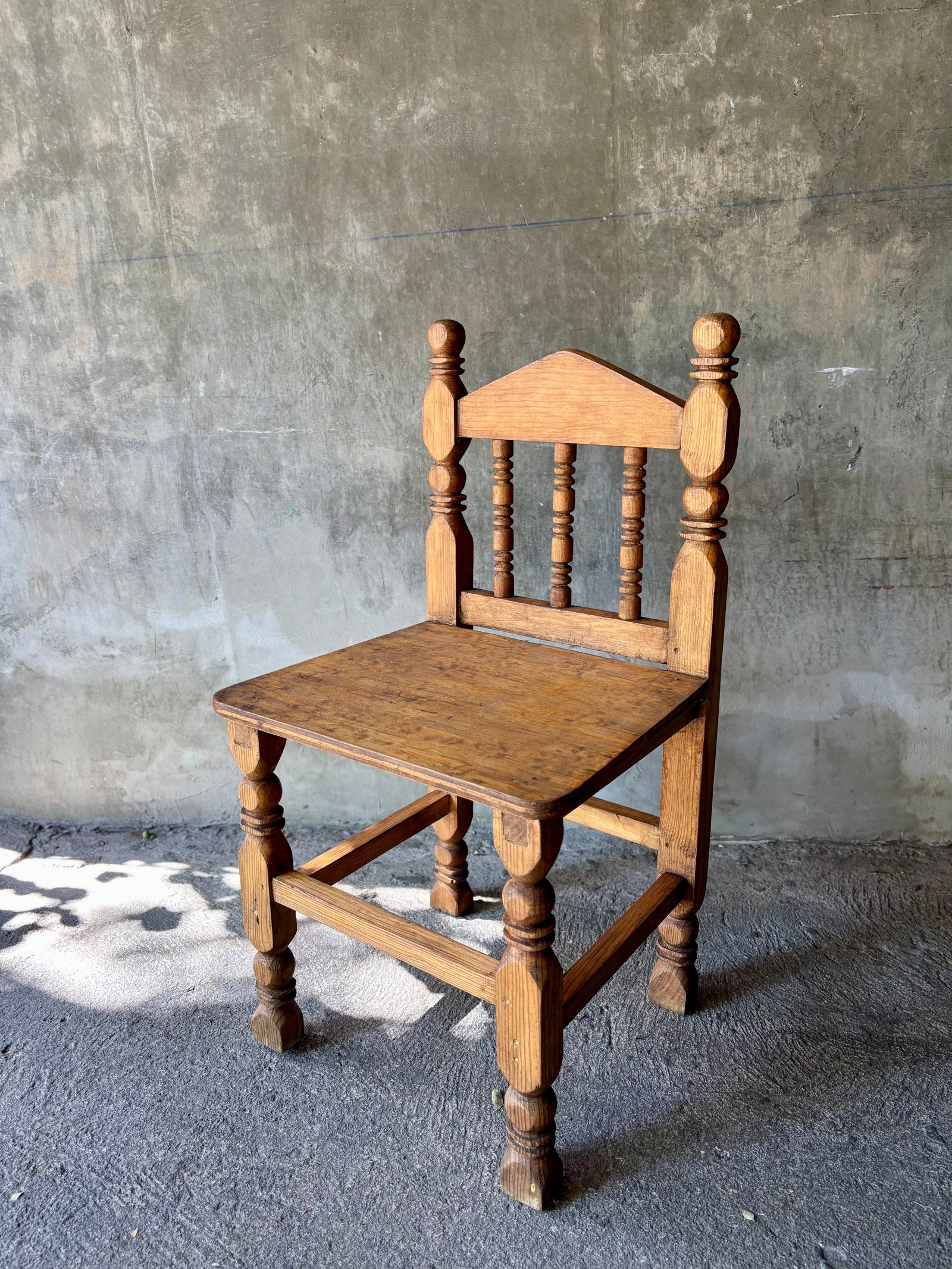 Silla mexicana de madera