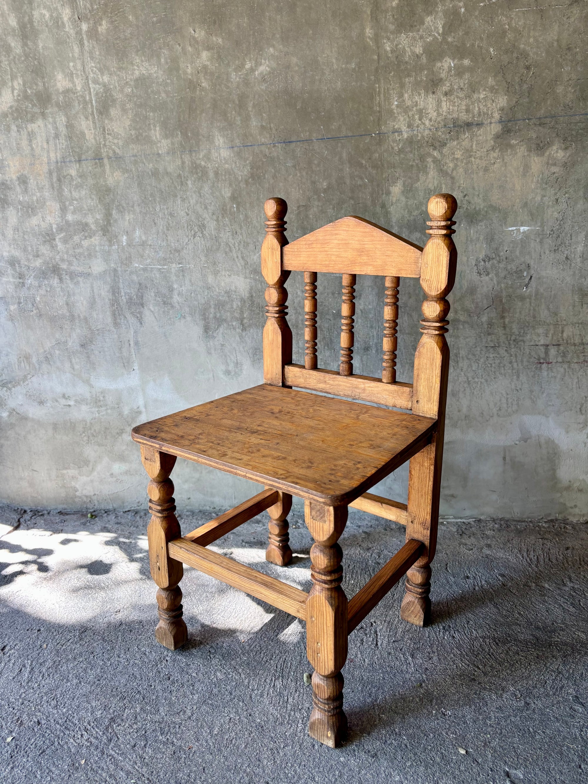 Silla mexicana de madera