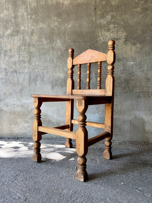Silla mexicana de madera