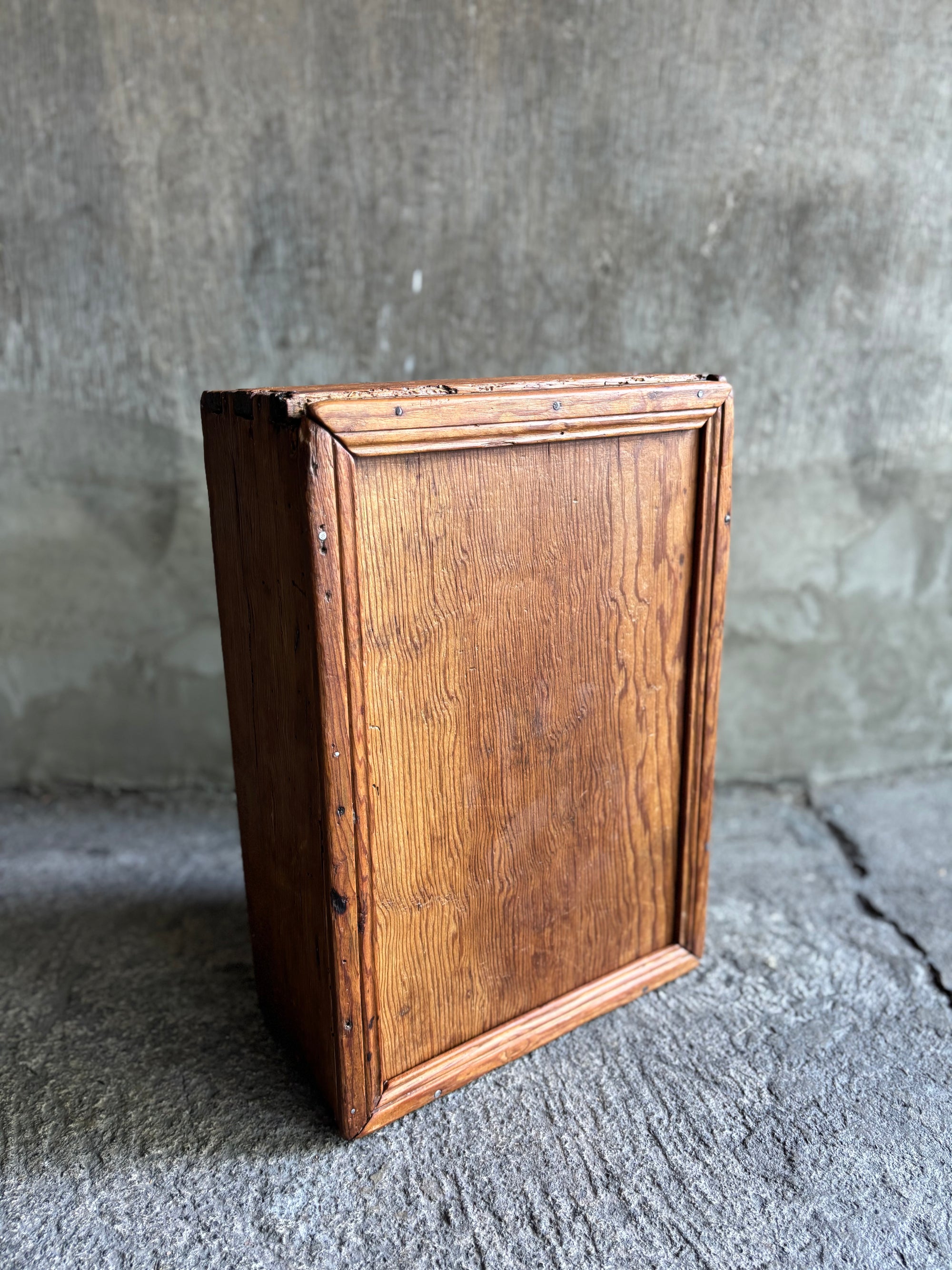 Caja de madera grande con tapa