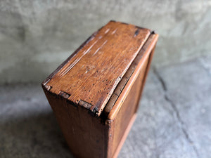 Caja de madera grande con tapa