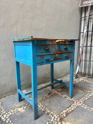 Mesa de joyero azul