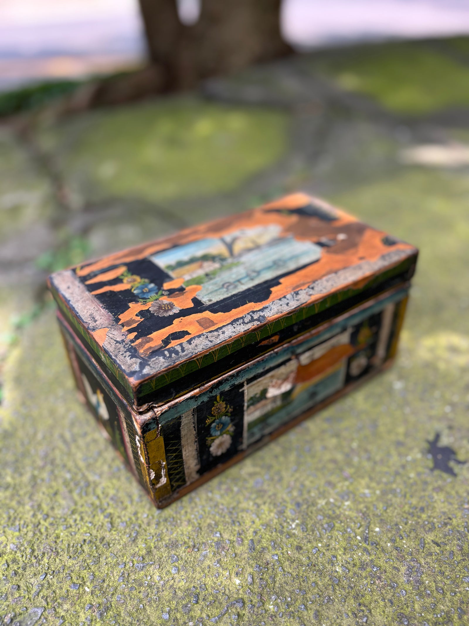 Baúl de Olinalá mediano