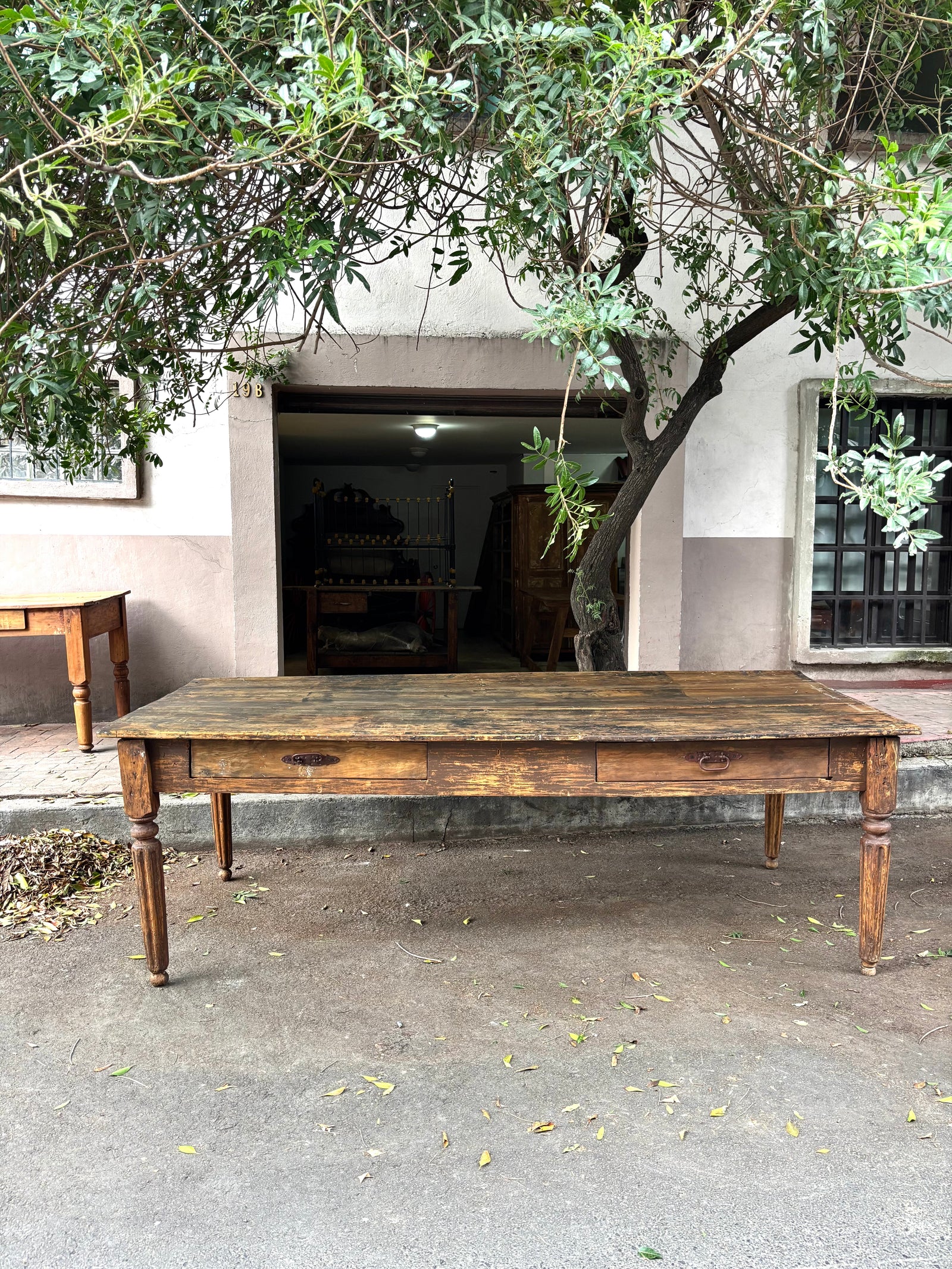 Mesa antigua larga
