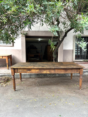Mesa antigua larga