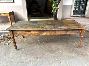 Mesa antigua larga