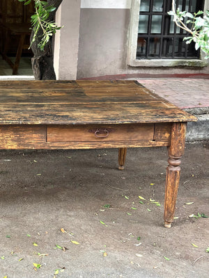 Mesa antigua larga
