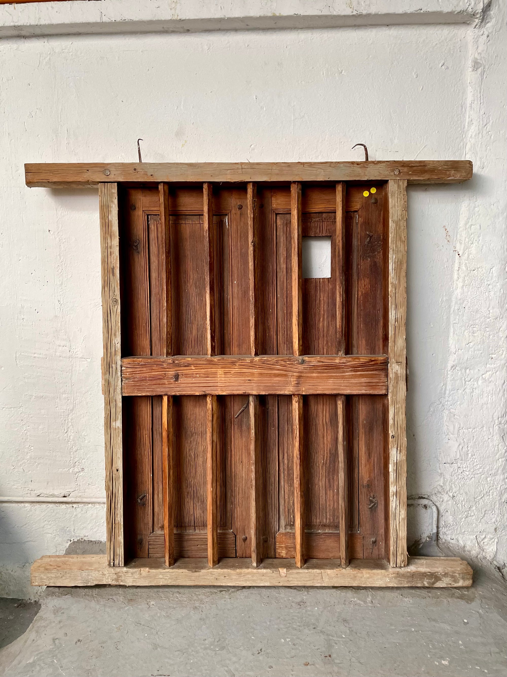 Ventana doble con reja (v5)