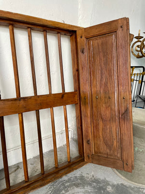 Ventana doble con reja (v5)