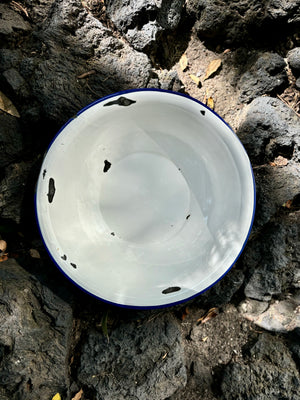 Palangana blanca de peltre