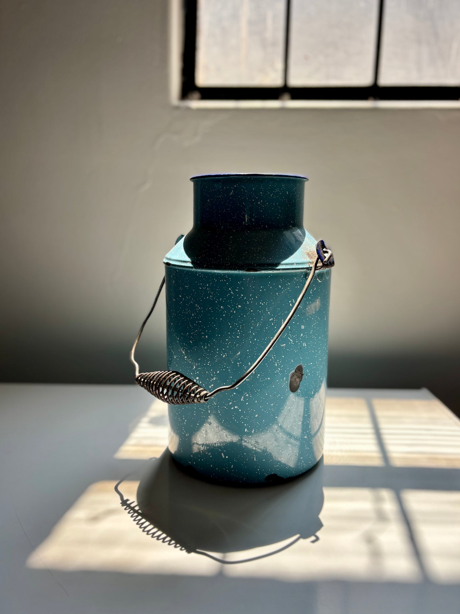 Bote lechero de peltre