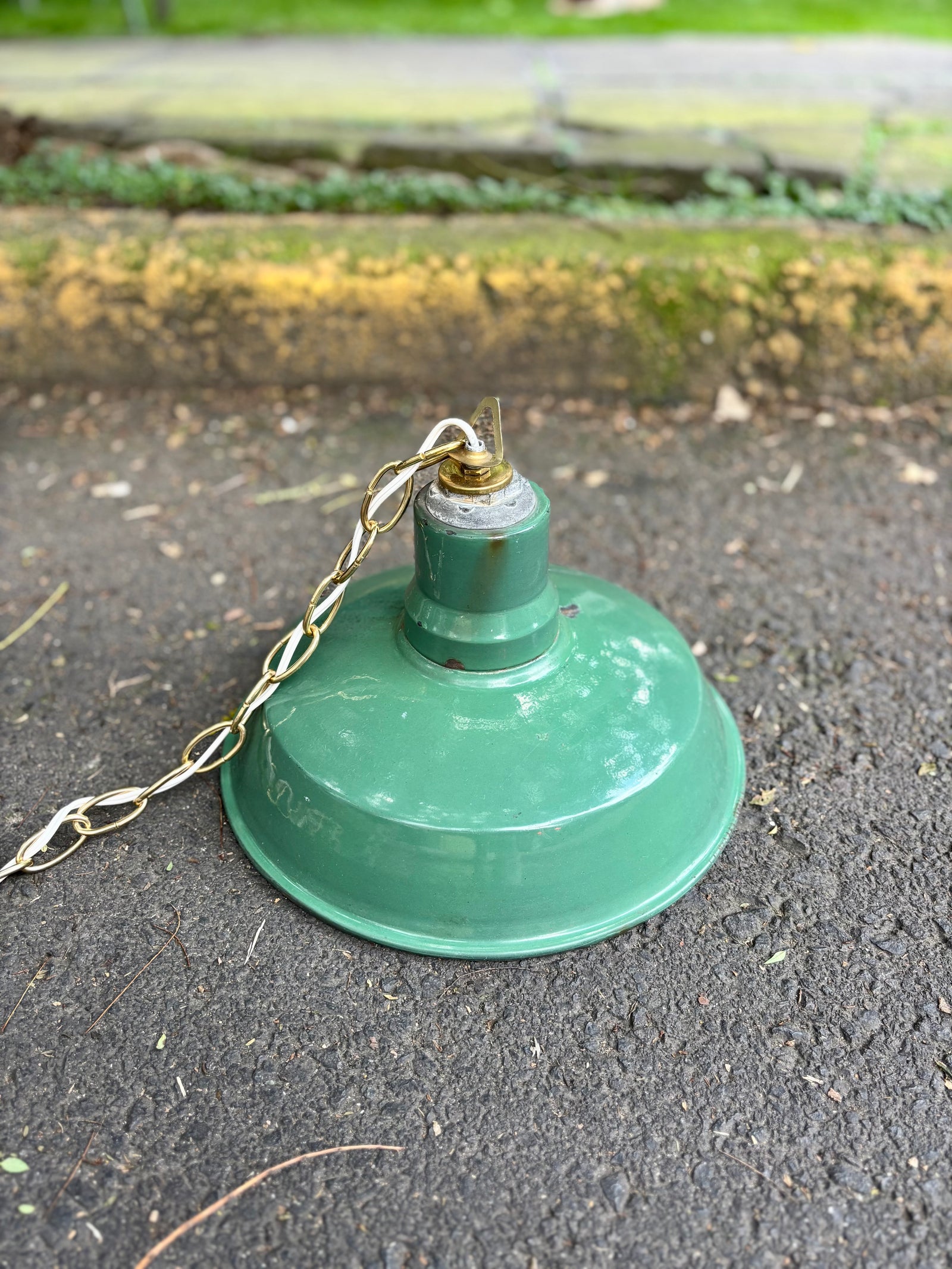 Lámpara industrial porcelanizada