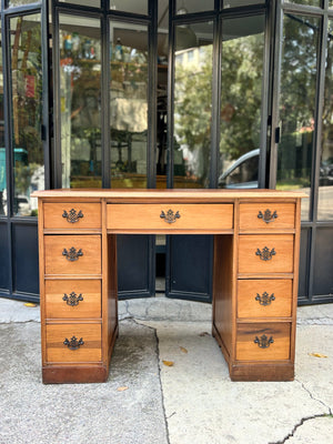Escritorio de madera