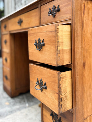 Escritorio de madera