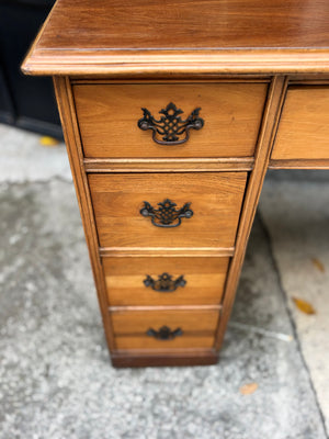 Escritorio de madera