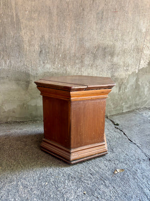 Pedestal de madera