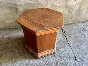 Pedestal de madera
