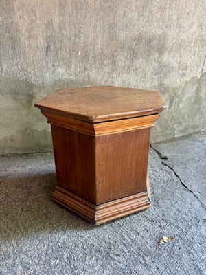 Pedestal de madera