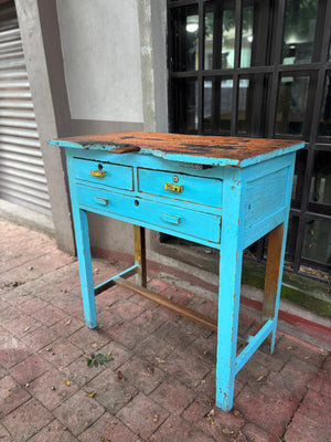Mesa de joyero azul