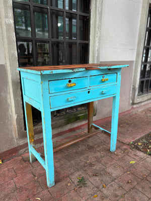 Mesa de joyero azul