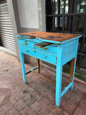 Mesa de joyero azul