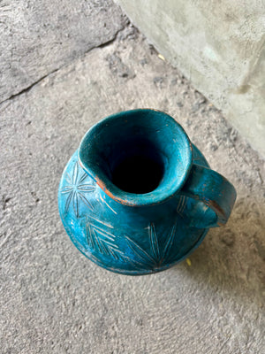 Jarra de barro azul